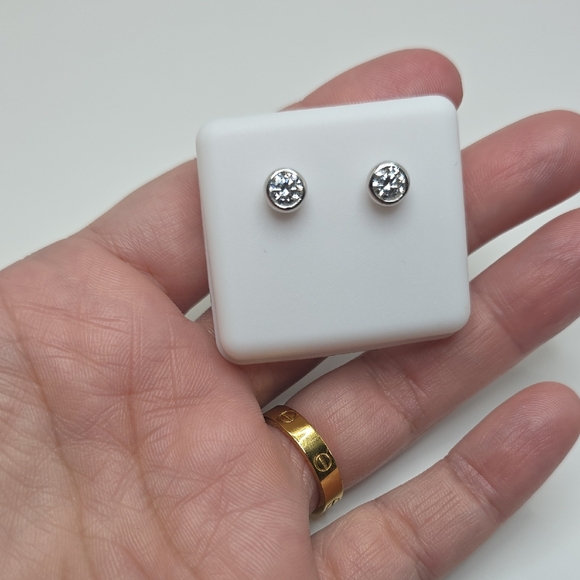 2ctw Moissanite Silver Stud Earrings - Picture 1 of 3